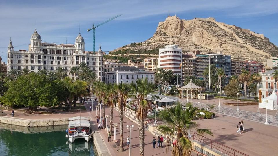 Very Lightful Apartment. Incredible Sea Views. Big Terrace, Swimming Pool. Ac. Very Close To Alicante City Center. Exterior photo